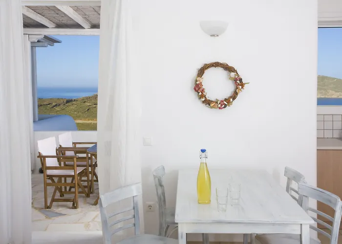 Ξενοδοχείο με διαμερίσματα Yakinthos 4*