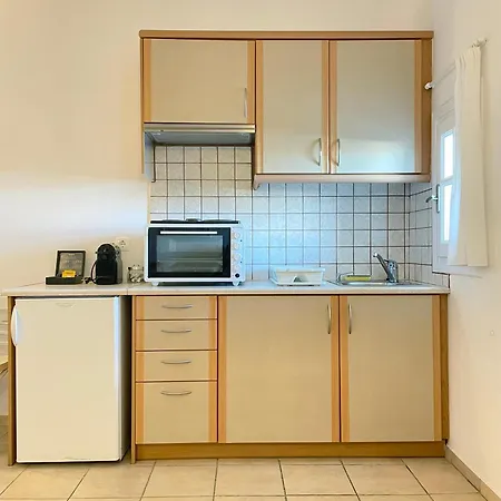 Yakinthos Apartahotel 4*