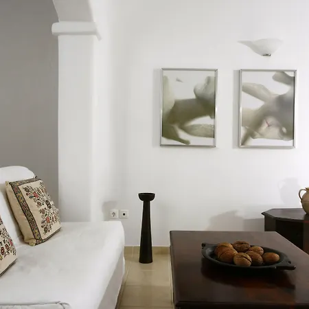 Yakinthos Apartahotel 4*