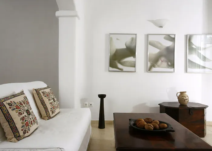 Yakinthos Aparthotel 4*