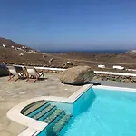 Yakinthos מלון דירות 4*