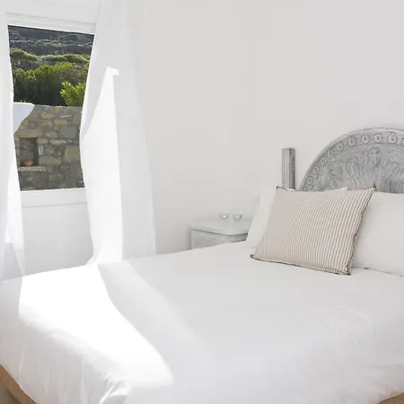 Yakinthos Aparthotel 4*