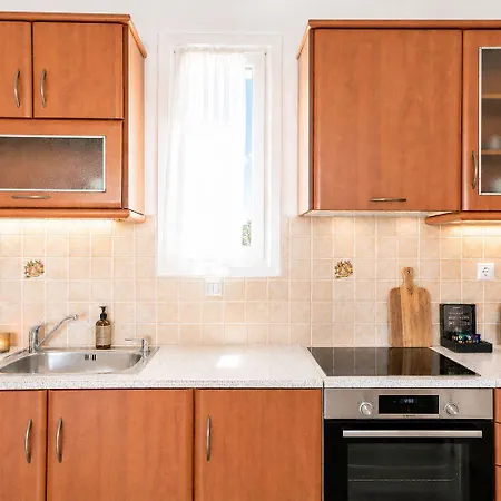 Yakinthos Aparthotel 4*