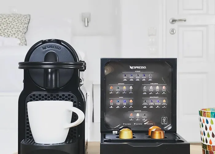 Yakinthos بانورموس ميكونو