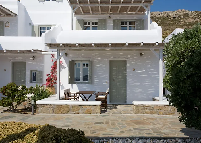 Yakinthos بانورموس ميكونو