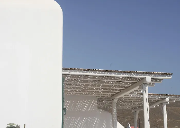 מלון דירות Yakinthos 4*