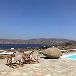 Yakinthos Apartahotel 4*