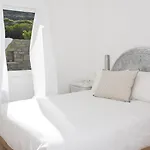 Yakinthos Apartahotel 4*