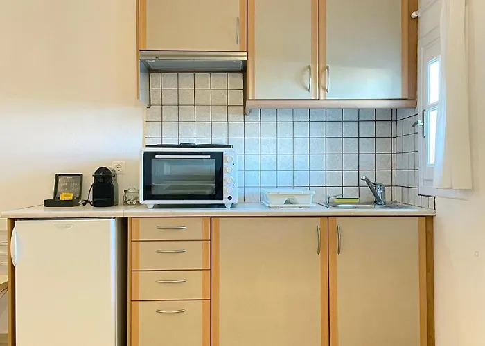 Yakinthos Aparthotel 4*